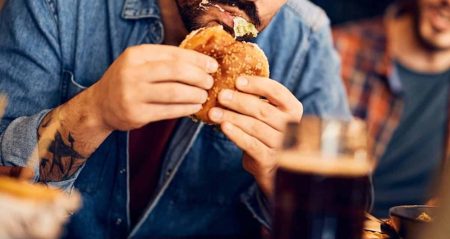 Hamburger yedikten 3 saat sonra öldü! Nedeni uzun araştırmalar sonucu ortaya çıktı: Yüz binlerce insan risk altında