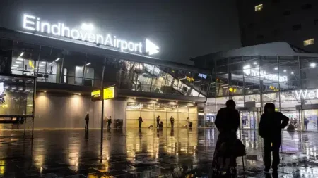 Hollanda hava sahasında alarm: Dron sürüsü uçuşları durdurdu