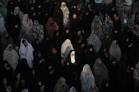 İran’da yağmur duası: Halk gözyaşlarıyla dua etti