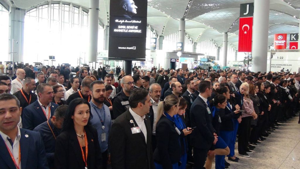 istanbul-havalimaninda-0905te-ataya-saygi-toreni-xMVi19as.jpg