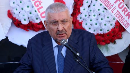 Mhpli semih yalcindan papa 14 leonun turkiye ziyaretine elestiri 28YEuyFs.jpg