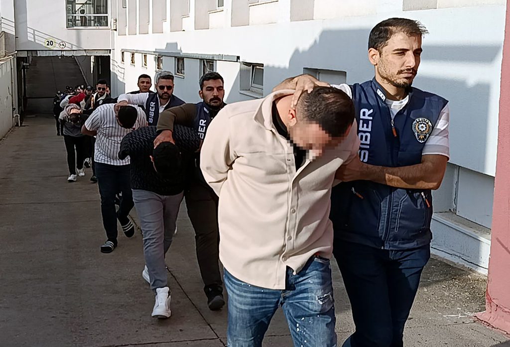 Önce 7 milyon liralık vurgun yaptı, sonra mesaj atıp helallik istedi