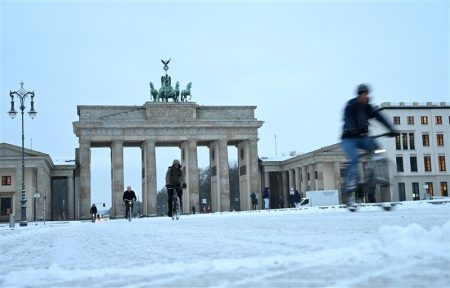 Schneefall legte das Leben in Deutschland lahm