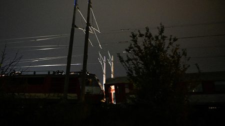 Slovakya’da trenler çarpıştı: Onlarca yolcu yaralı slovakyada-trenler-carpisti-onlarca-yolcu-yarali-D6qdcveJ.jpg