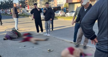 Trabzon’da korkunç kaza kamerada: Babaanne ile 2 torunu ağır yaralandı Trabzonda korkunc kaza kamerada babaanne ile 2 torunu agir yaralandi ve6VwEPR.jpg