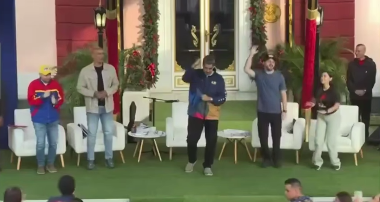 ulkesi-kusatma-altinda-olan-maduro-bastirdigi-halkinin-karsisinda-dans-etti-g8YRJz9k.jpg