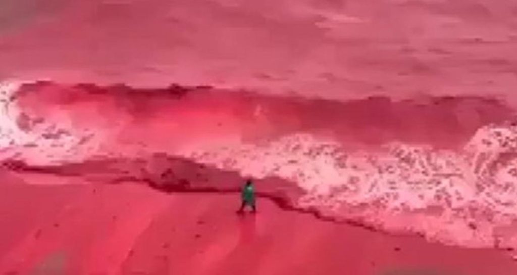 Büyü diyen de var kıyamet alameti diyen de… Koca ada kıpkırmızı oldu, gerçek sonra anlaşıldı