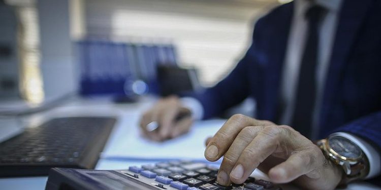 Calisma izni sureleri 5 yildan 18 aya dusuruldu RkEulcdJ.jpg