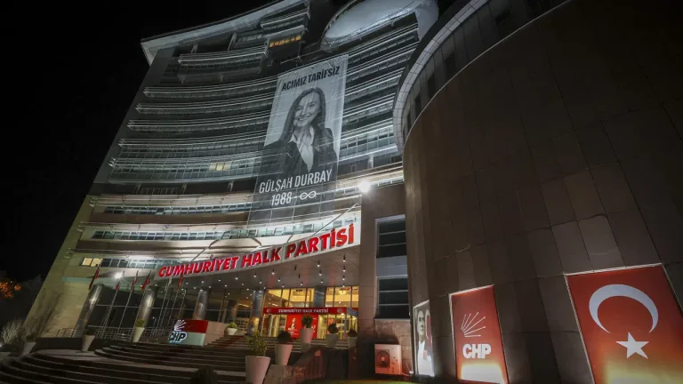 CHP Genel Merkezi’ne Gülşah Durbay fotoğrafı asıldı