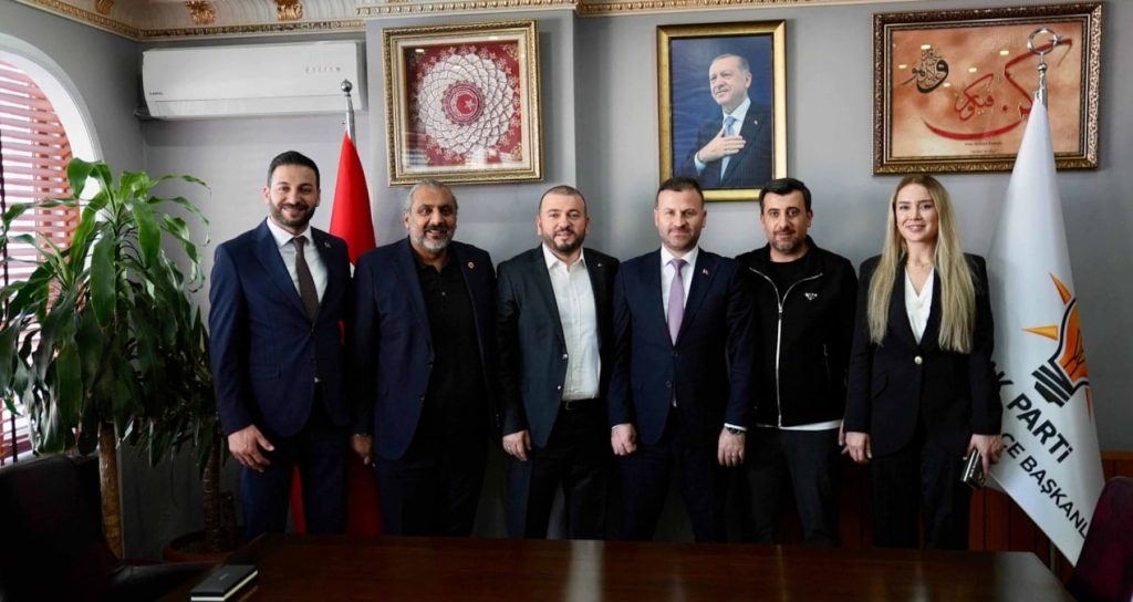 CHP’li meclis üyeleri AKP’ye geçti