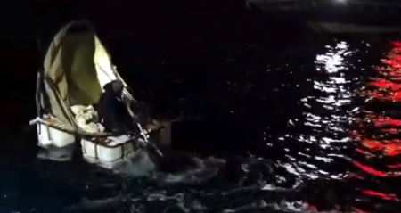 Dünya, bidonlardan yaptığı sal ile Afrika’dan Avrupa’ya geçen göçmeni konuşuyor Dunya bidonlardan yaptigi sal ile afrikadan avrupaya gecen gocmeni konusuyor DYiBxlSj.jpg