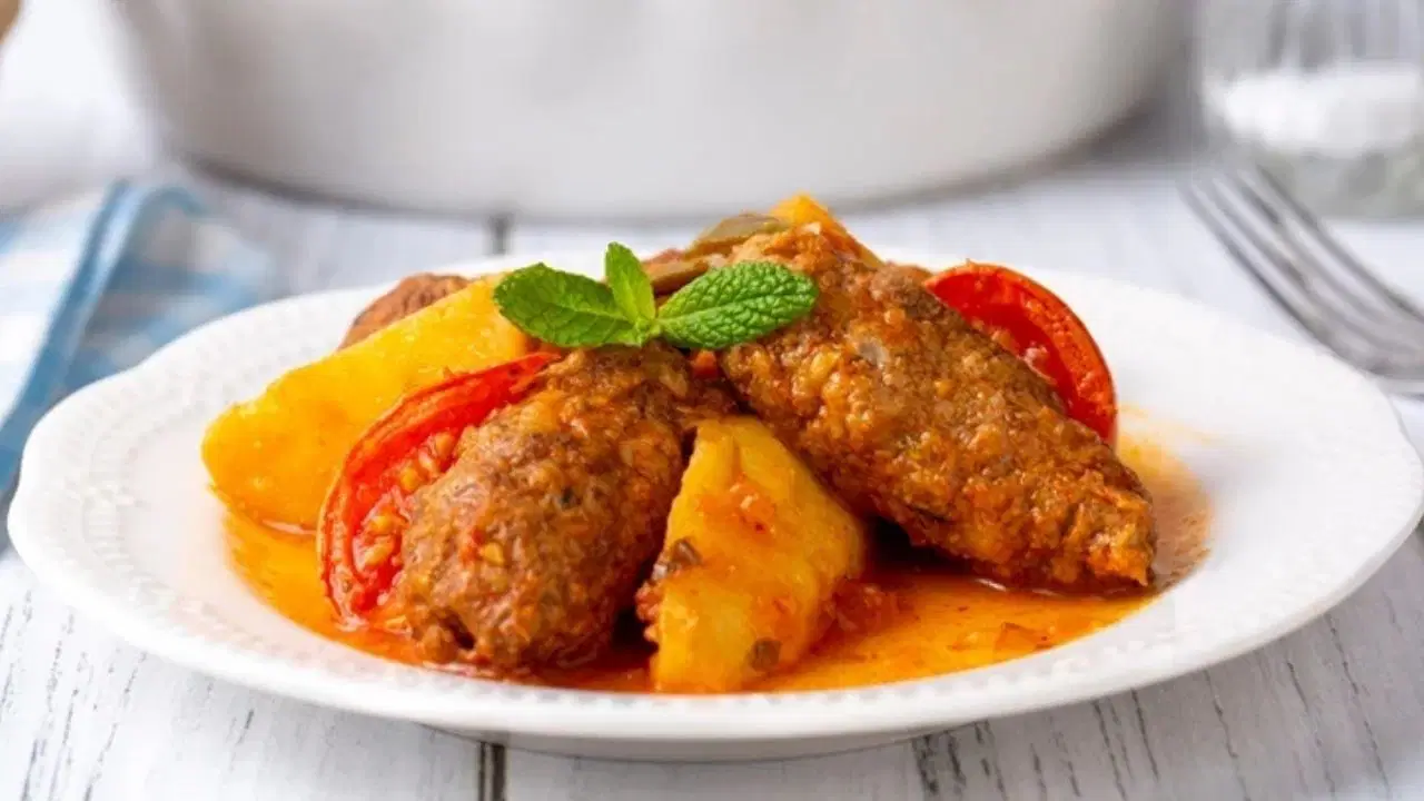 Ege mutfaginin kendine has lezzeti izmir kofte tarifi kvA622eB.jpg