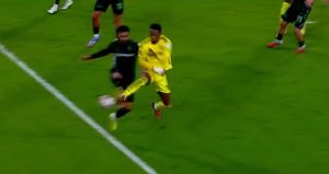 Fenerbahçe-Konyaspor maçında VAR uyarısı ile penaltı kararı