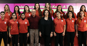 Galatasaray, 14 atletle mukavele imzaladı