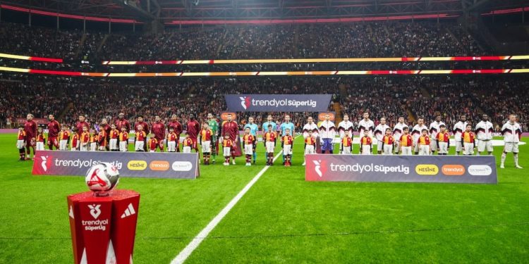 Galatasarayda bein sports protestosu 9fc33g9Q.jpg