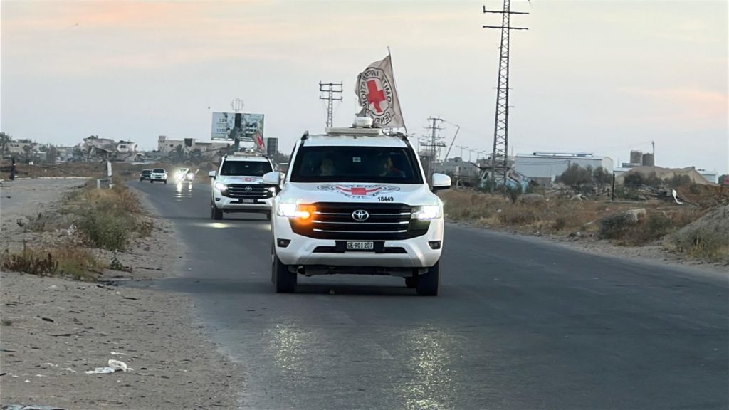 Hamas bir esire ait oldugu dusunulen ceset kalintilarini israile teslim etti zgBe5Okl.jpg