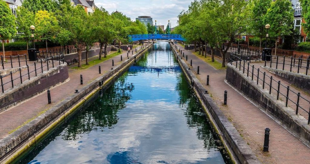 Herkes kutuk saniyordu ama canli cikti suda goren donup kaldi KCwDxbJw.jpg