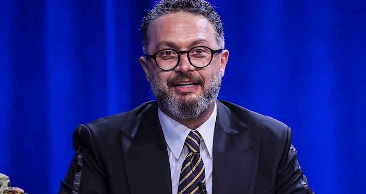 Ibrahim selim gonlunu kendisinden 16 yas kucuk fenomene kaptirdi 3OvqL1NQ.jpg