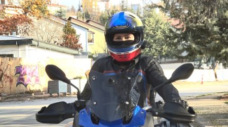 İspanya’dan motosikletle 4,5 günde geldi. Türkiye sınırında gözyaşlarını tutamadı Ispanyadan motosikletle 45 gunde geldi turkiye sinirinda gozyaslarini tutamadi dWiR7GUC.jpg