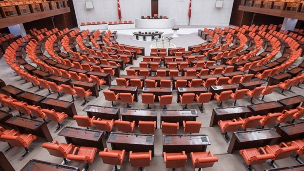 Mahkemelerin canli yayinlanmasi onerisi reddedildi bz8nzTZO.jpg