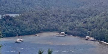 Marmariste 3 gezi teknesi karaya oturdu lJA1nmp2.jpg