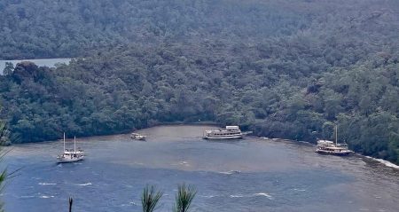 Marmaris’te 3 gezi teknesi karaya oturdu Marmariste 3 gezi teknesi karaya oturdu lJA1nmp2.jpg