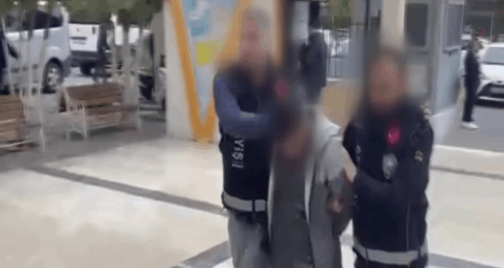 Polisin parmağını ısıran şüpheli tutuklandı Polisin parmagini isiran supheli tutuklandi 34KVcA61.jpg