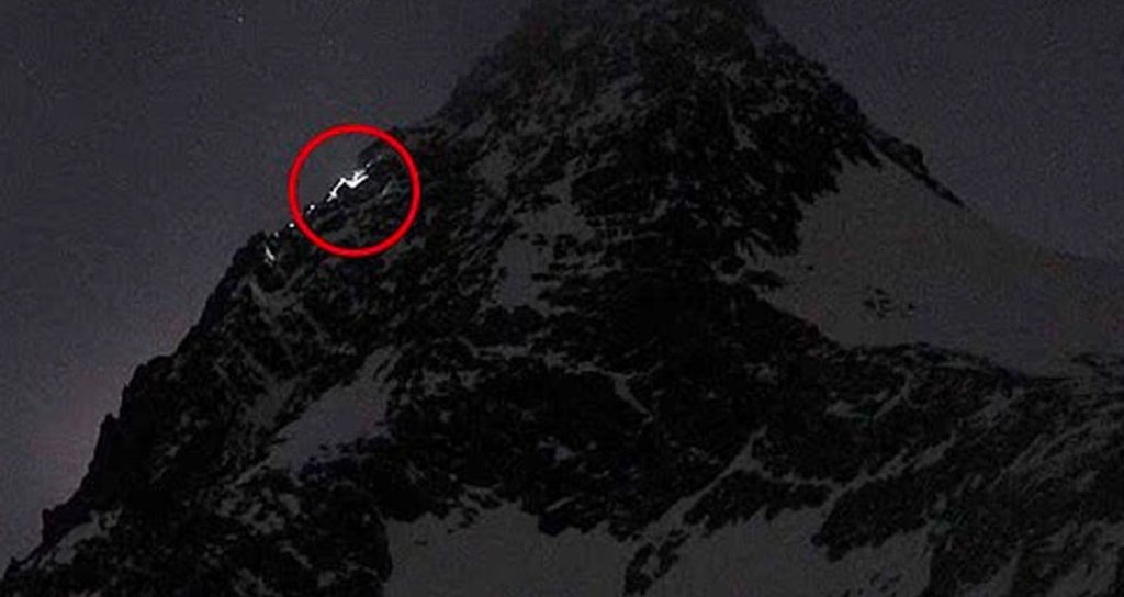 Sevgilisini zirveye 50 metre kala ölüme terk etti Sevgilisini zirveye 50 metre kala olume terk etti ds2835kQ.jpg