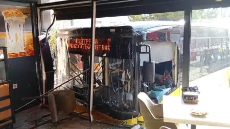 Uskudarda iett otobusu kazasi aTQJkYCX.jpg