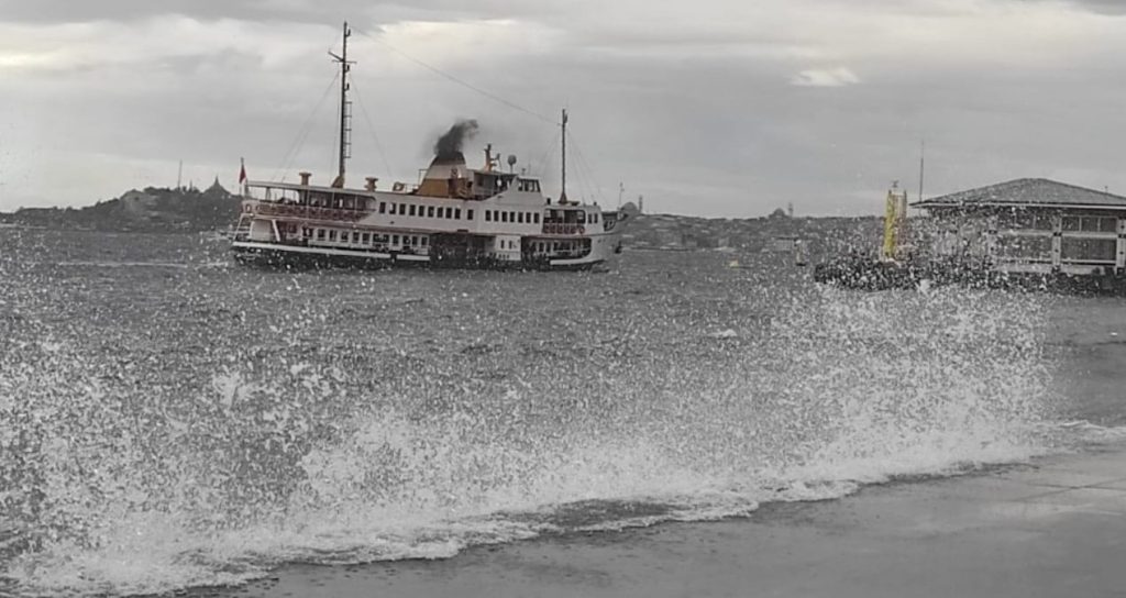Beklenen oldu: İstanbul’da lodos etkisi başladı