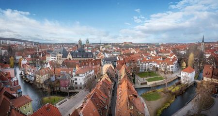 Bu dev köprünün üzerindeki evler