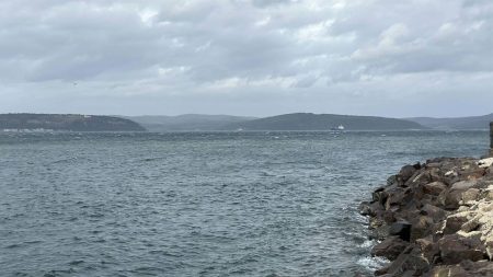 Çanakkale Boğazı çift yönlü trafiğe kapatıldı!