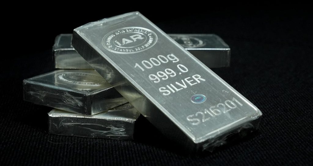 Gümüş yıla yükselişle başladı: Uzmanlar düşüş için uyardı!