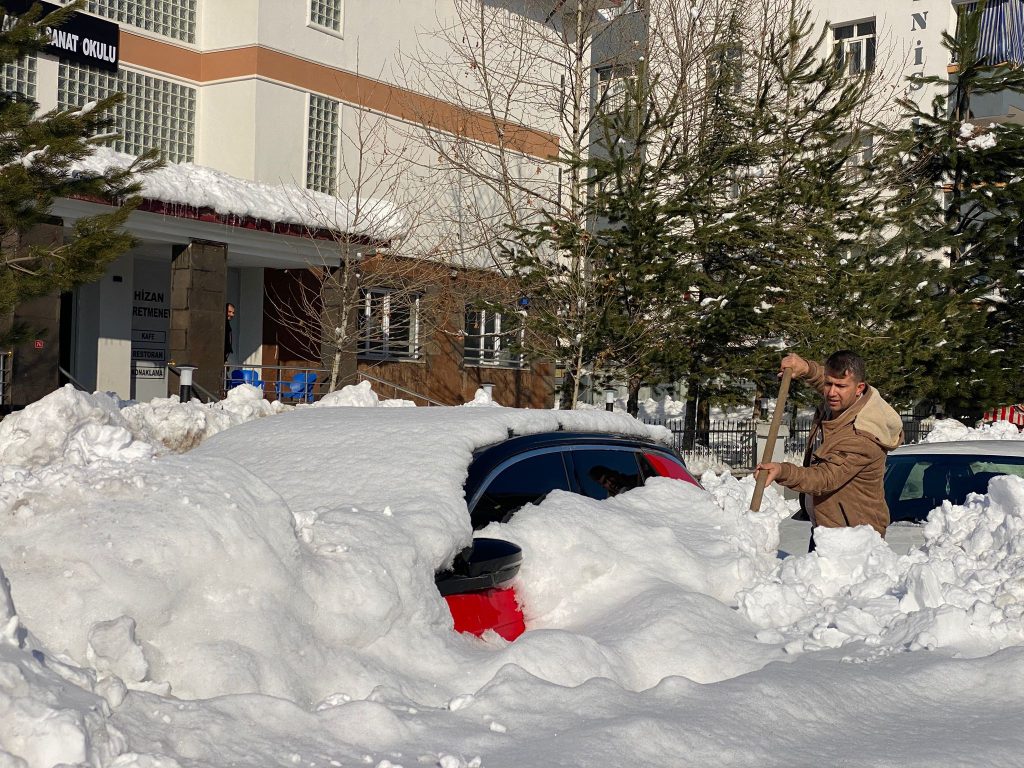 Kar bitti, araba bulma mesaisi başladı