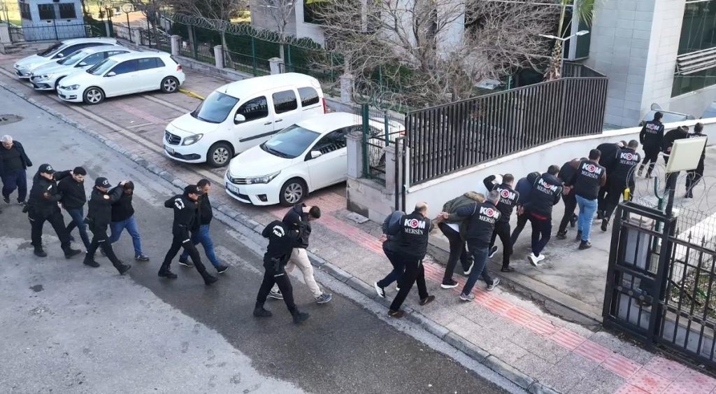 Mersin’de “lavaş ekmek” çetesi çökertildi