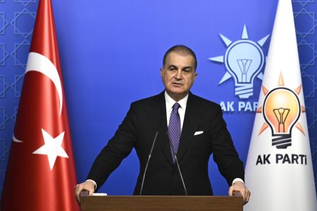Ömer Çelik: Suriye’de Kürtler terör vesayetinden kurtulmalı