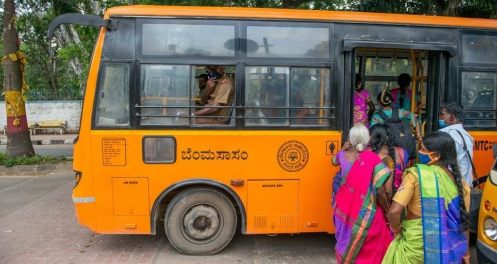 Otobüs vadiye devrildi, 14 kişi öldü
