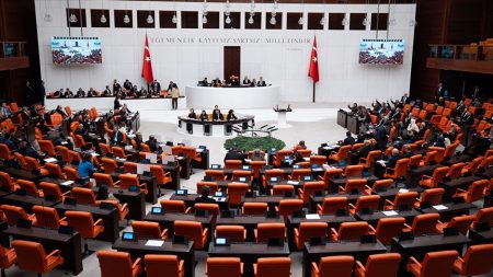 Özgür Özel dahil 11 vekilin dokunulmazlık dosyası Meclis’te