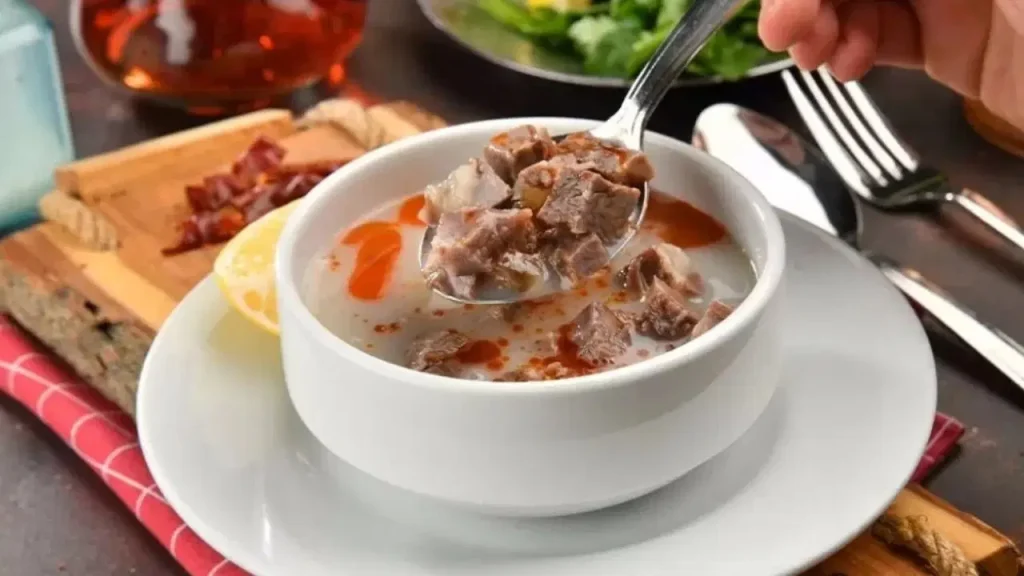 Türk mutfağının geleneksel efsanesi: Paça çorbası tarifi