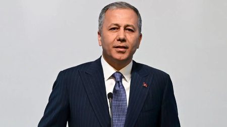 Yerlikaya duyurdu: 19 ilde siber suç operasyonu, 200 gözaltı!