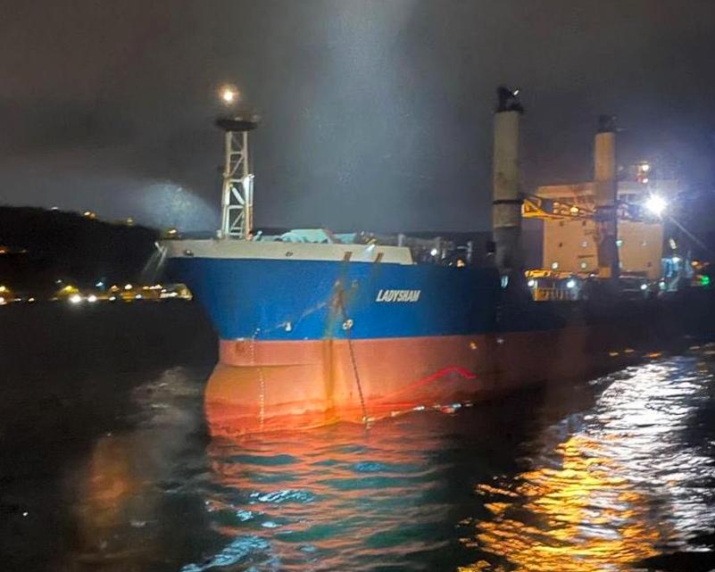 İstanbul Boğazı’nda kuru yük gemisi arıza yaptı