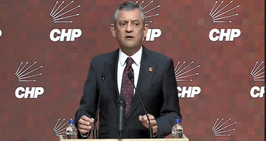 Özgür Özel: 3 yıl geçti, 270 bin kişi konteynerlarda yaşıyor