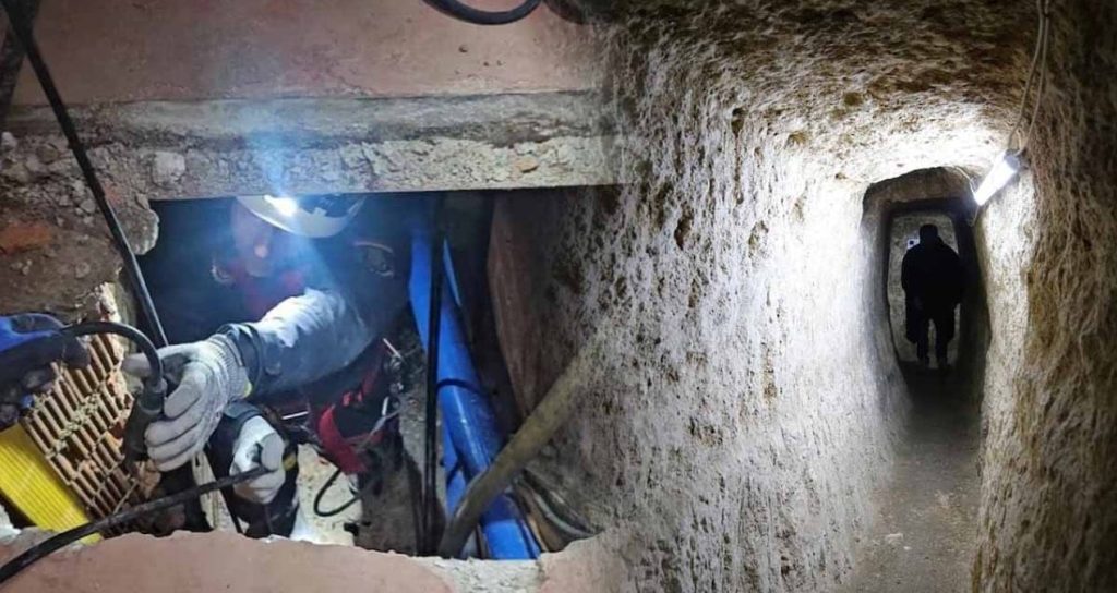 2 ülkeyi birbirine bağlayan 3 katlı labirent tünel keşfedildi 2-ulkeyi-birbirine-baglayan-3-katli-labirent-tunel-kesfedildi-EfbCZs7e.jpg