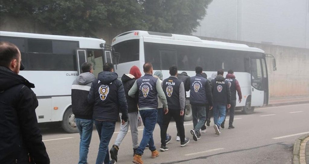 29 ilde operasyon: 102 milyonluk dolandırıcılık vurgunu 29-ilde-operasyon-102-milyonluk-dolandiricilik-vurgunu-BqDYmDRD.jpg