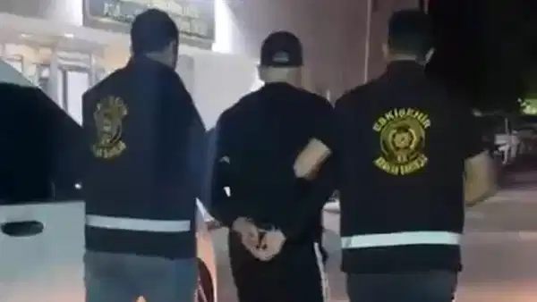 50 yıl hapis cezasıyla aranıyordu: Eskişehir’de yakalandı 50-yil-hapis-cezasiyla-araniyordu-eskisehirde-yakalandi-QFN5S1lU.jpg