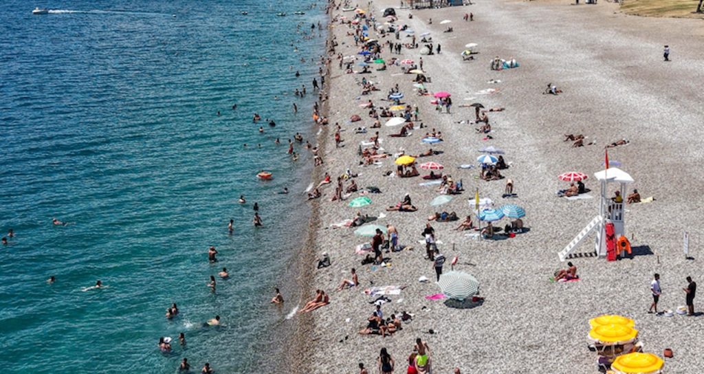 antalya-konyaalti-sahilinde-bayram-yogunlugu-CGD4bKx1.jpg