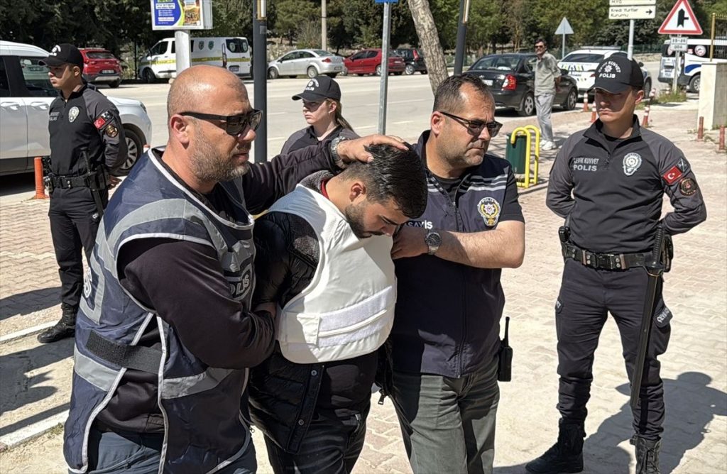 antalyada-kayip-kadinin-olumunde-2-supheli-adliyede-miaq75sU.jpg