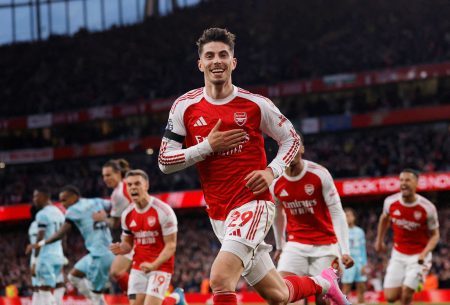 Arsenal 22 yıl sonra Premier League şampiyonu oldu