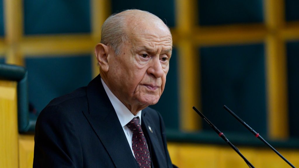 bahceliden-belcikada-esnaf-ziyareti-elestirilen-bakan-goktasa-destek-Mc1fa8a2.jpg