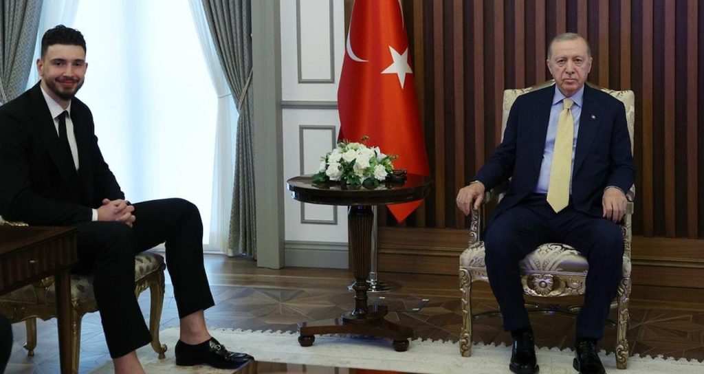 Cumhurbaşkanı Erdoğan, Alperen Şengün’ü kabul etti cumhurbaskani-erdogan-alperen-sengunu-kabul-etti-xXYkOMnC.jpg